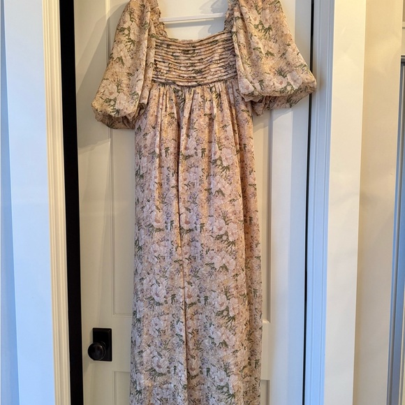 Chic Floral Maxi Dress in Cream and Pink - Picture 3 of 4